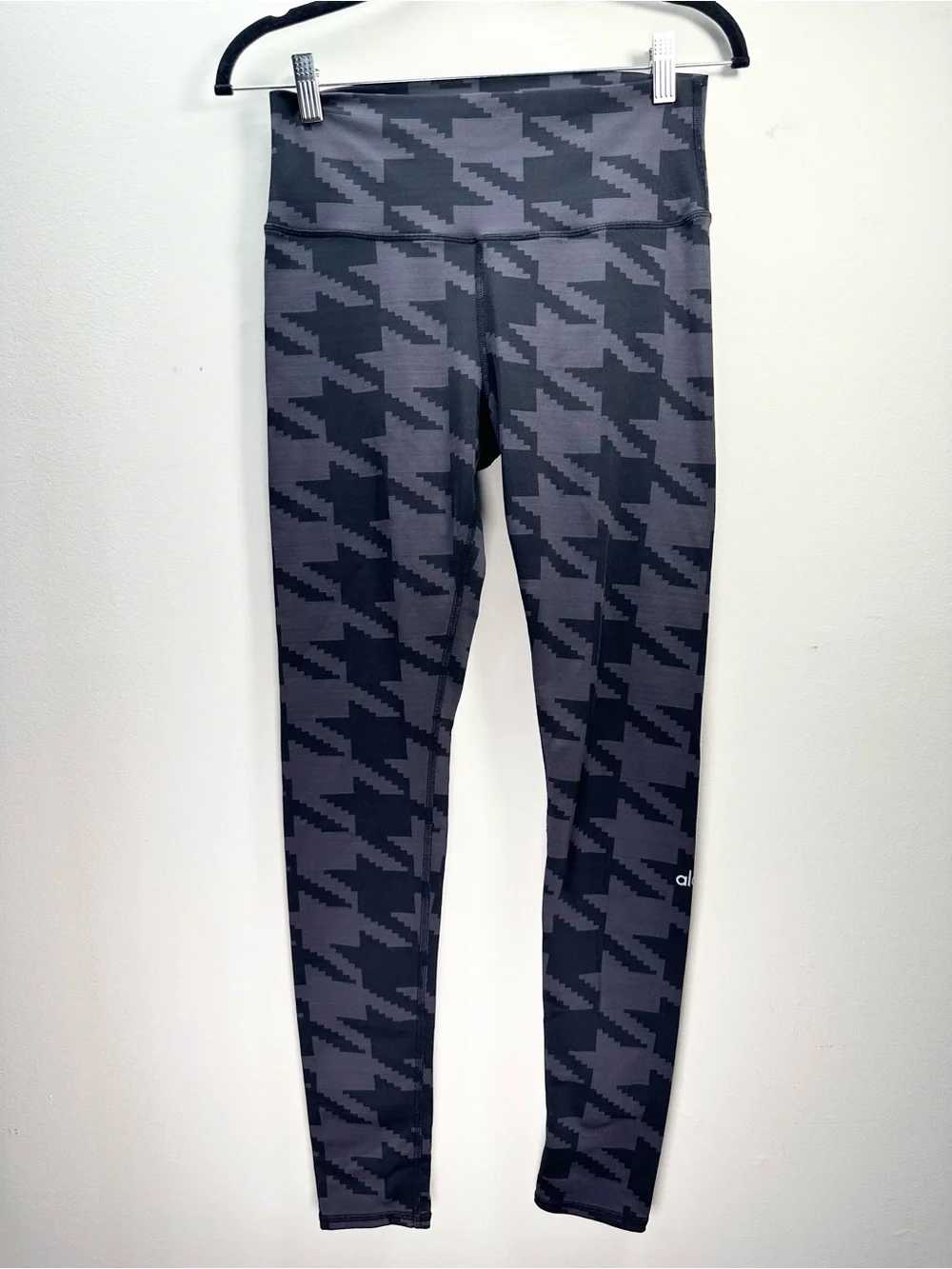 ALO Yoga High Rise Gray and Black Houndstooth Print Airbrush Leggings, Large